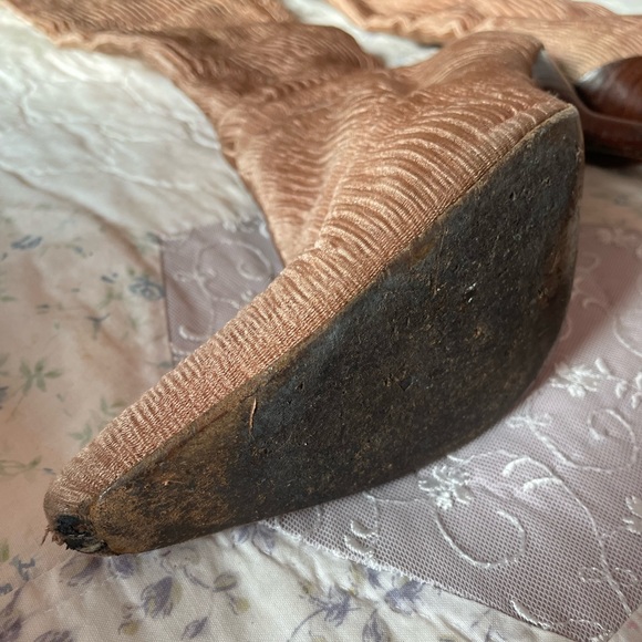 F/W 1999 Gucci by Tom Ford Ruched Silk 4.5" Heeled Boots Ad Campaign - Picture 4 of 9